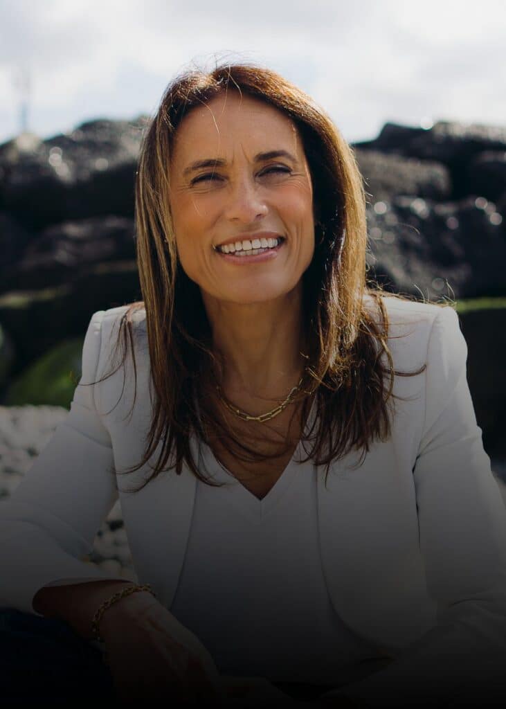 Lisa Nunn NOON Circle host with gradient