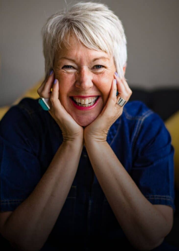 Lucy Ryan NOON Circle host with gradient